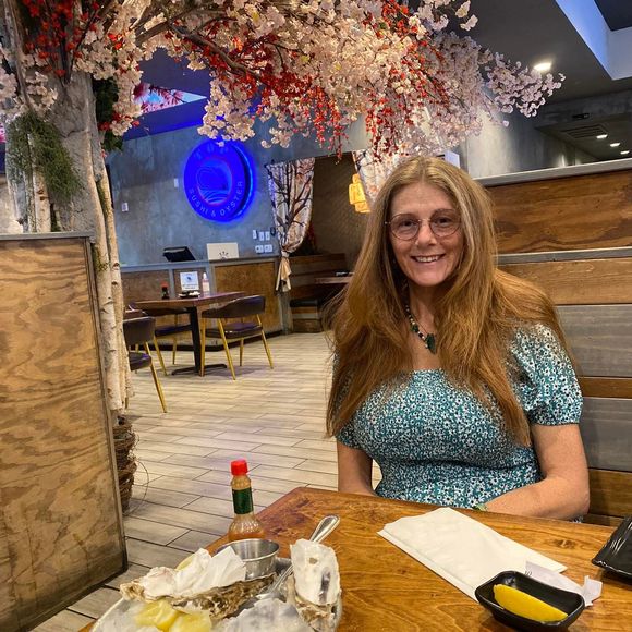 Meet your Posher, Jennifer - Picture 1 of 1